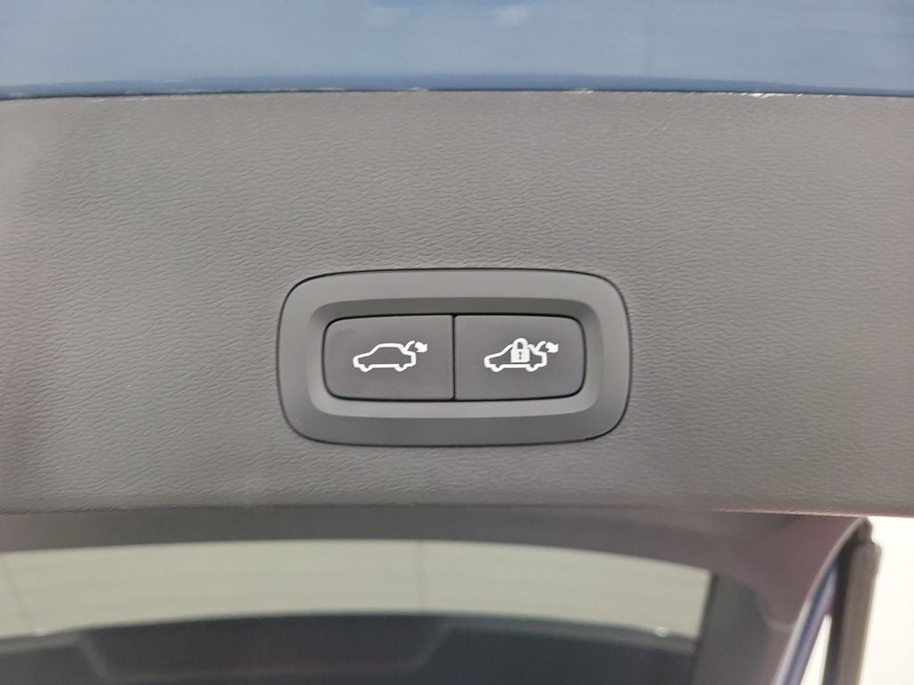 2024 Volvo XC40 B5 Plus Bright Theme