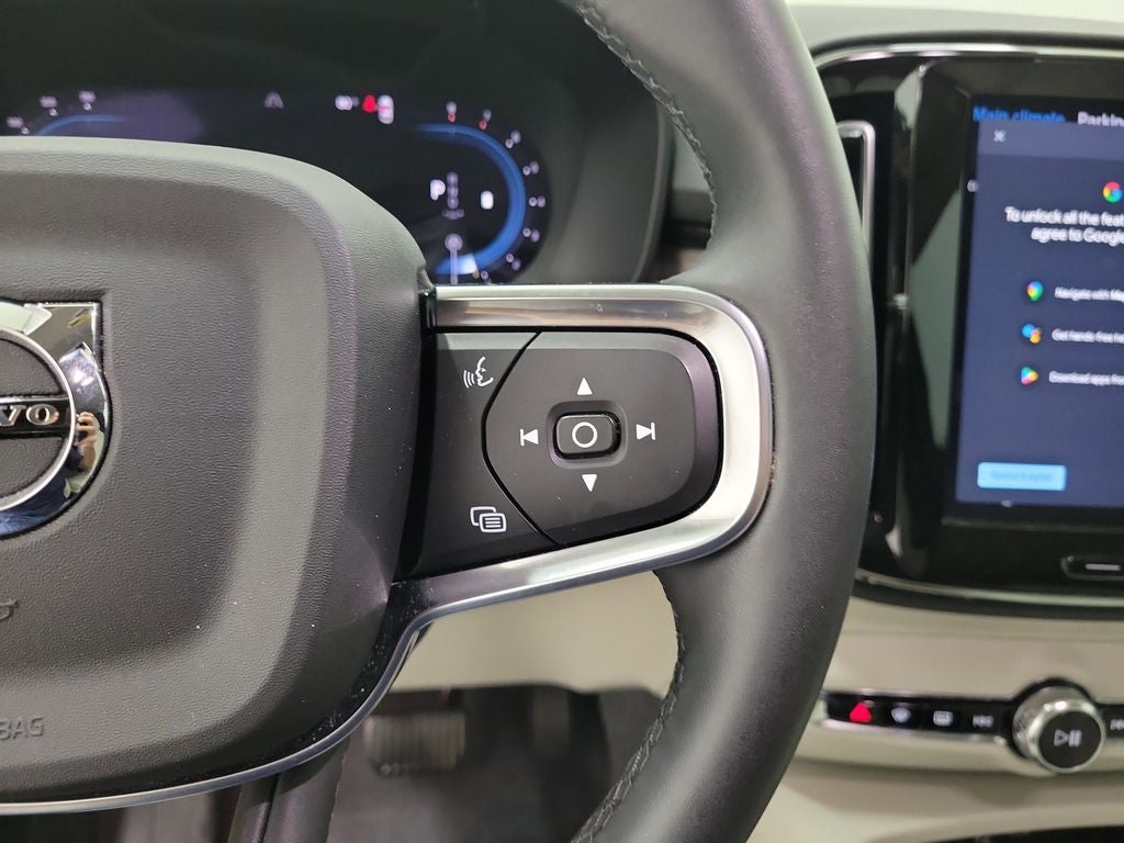 2024 Volvo XC40 B5 Plus Bright Theme