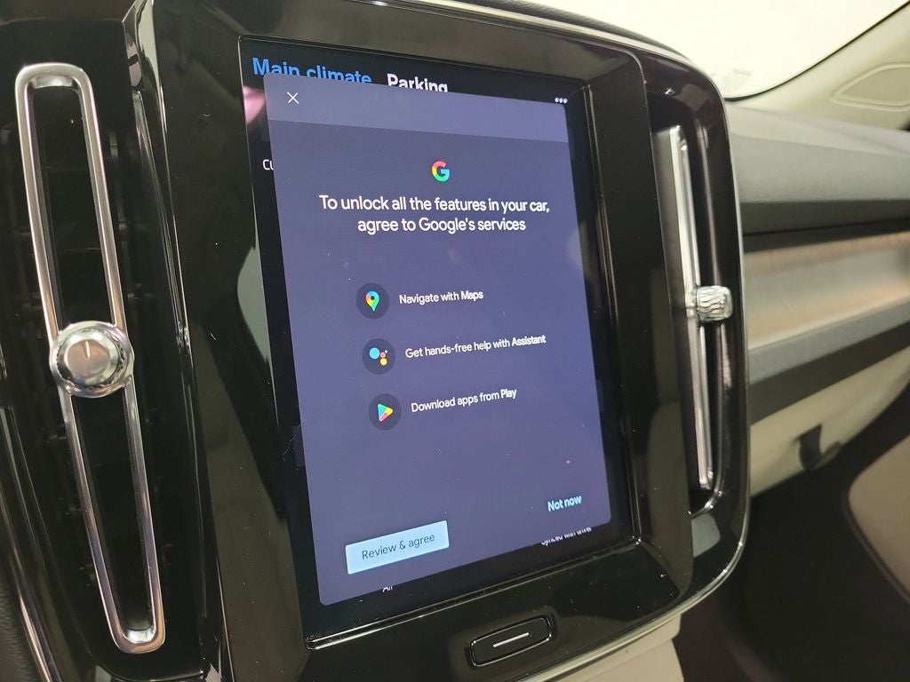 2024 Volvo XC40 B5 Plus Bright Theme