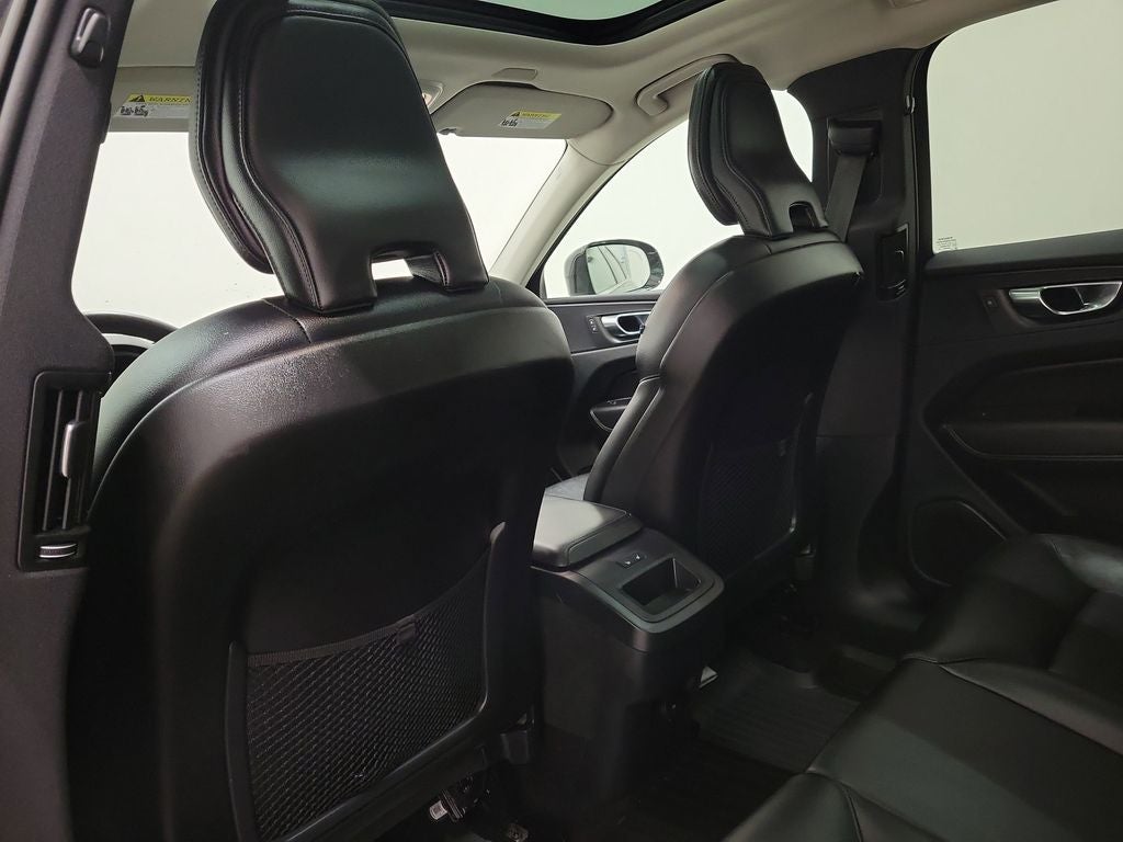 2025 Volvo XC40 B5 Plus Bright Theme