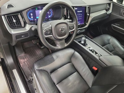 2025 Volvo XC40 B5 Plus Bright Theme