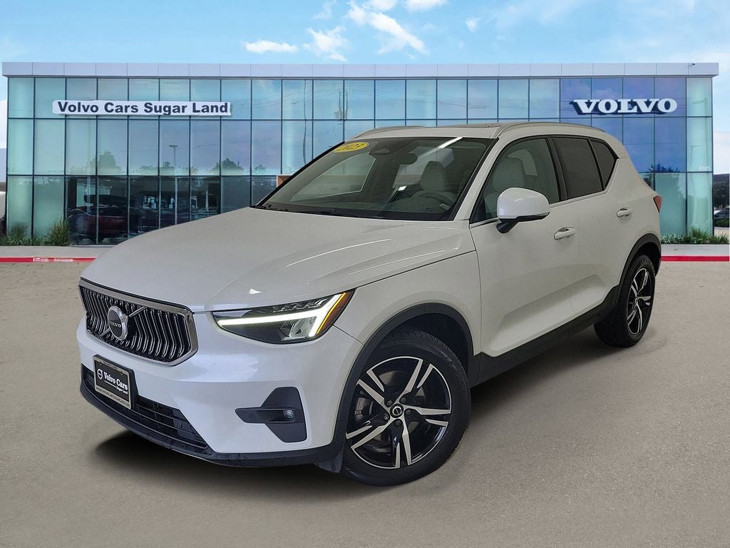2023 Volvo XC40 B5 Plus Bright Theme