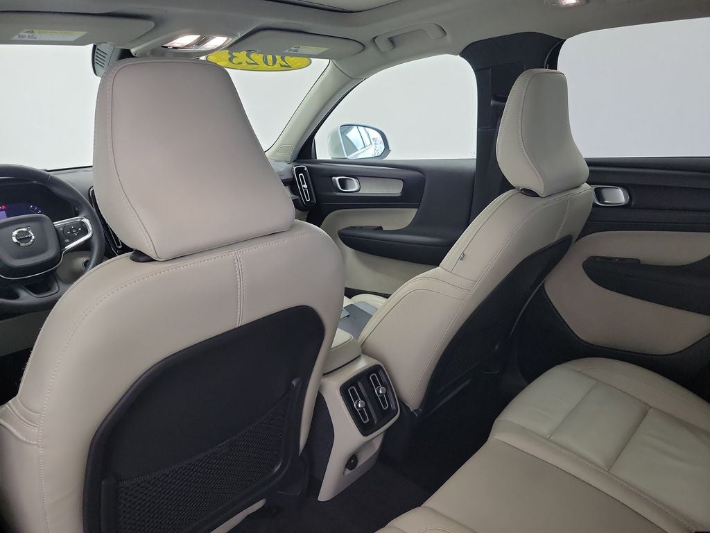 2023 Volvo XC40 B5 Plus Bright Theme