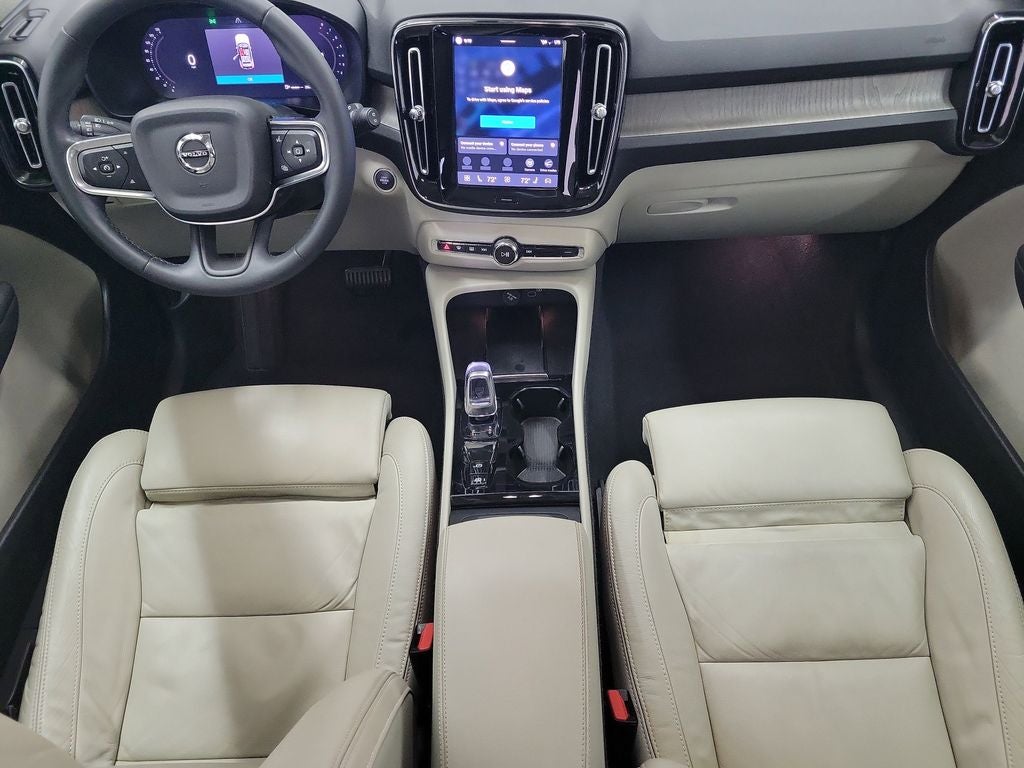2023 Volvo XC40 B5 Plus Bright Theme