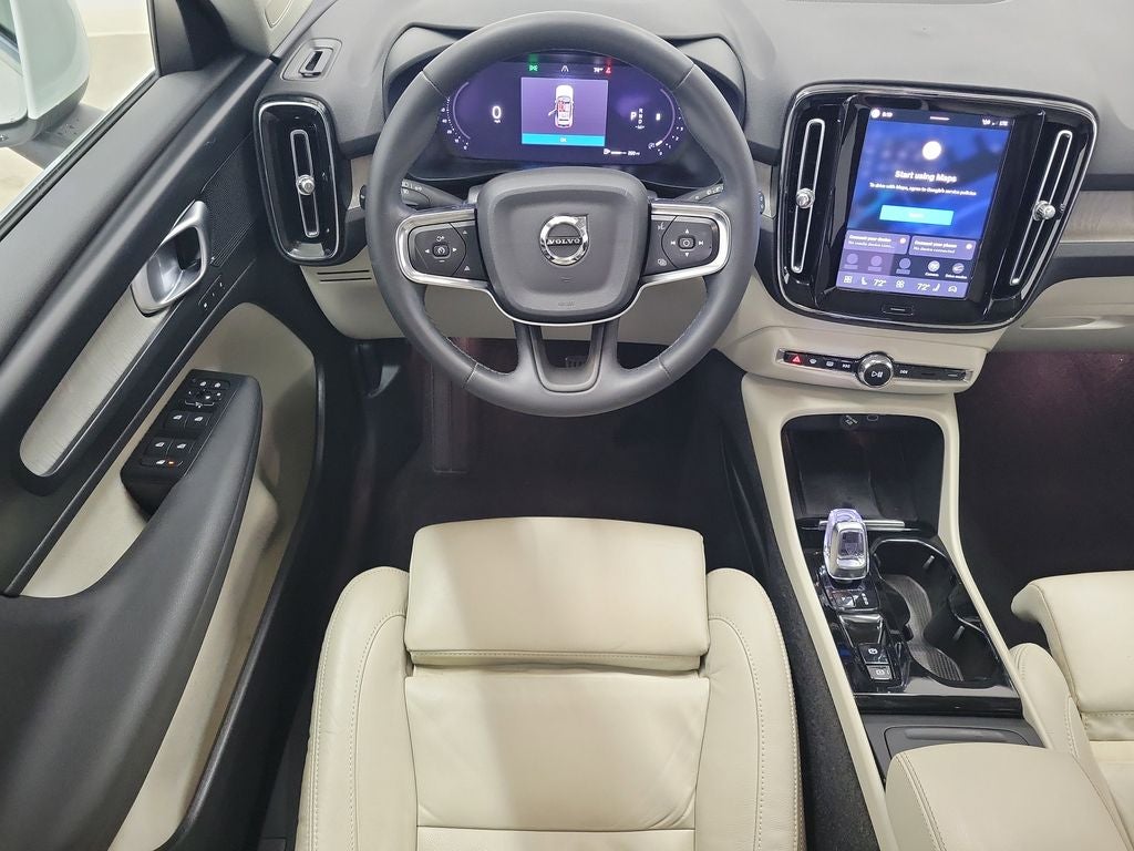 2023 Volvo XC40 B5 Plus Bright Theme