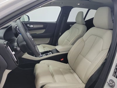 2023 Volvo XC40 B5 Plus Bright Theme