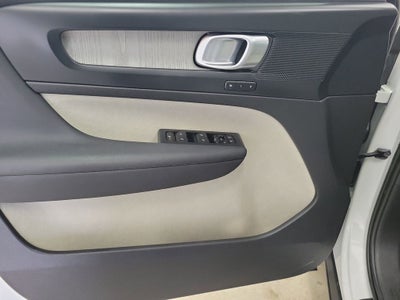 2023 Volvo XC40 B5 Plus Bright Theme