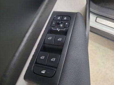 2023 Volvo XC40 B5 Plus Bright Theme