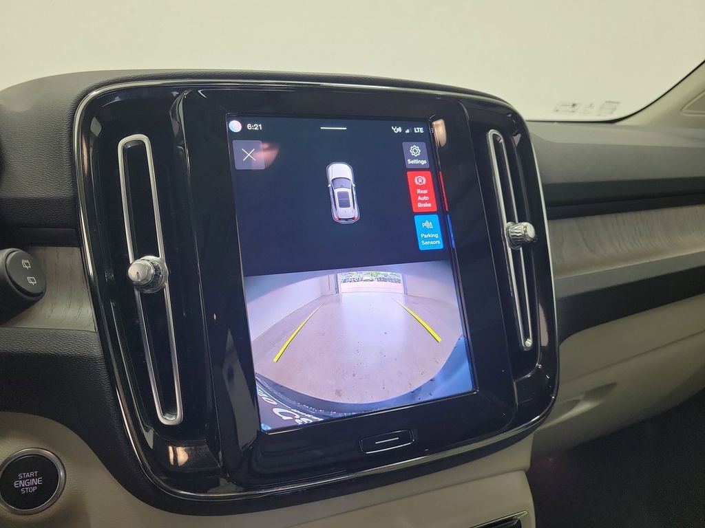 2023 Volvo XC40 B5 Plus Bright Theme