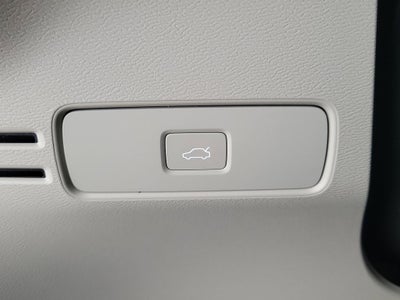 2023 Volvo XC40 B5 Plus Bright Theme