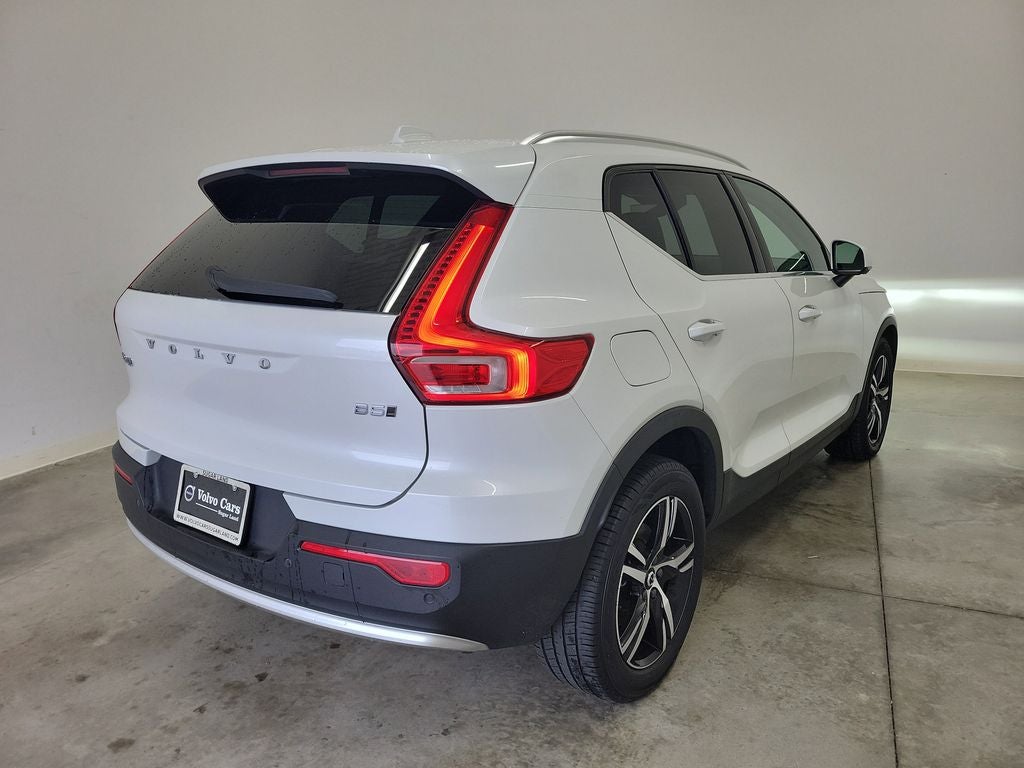 2023 Volvo XC40 B5 Plus Bright Theme