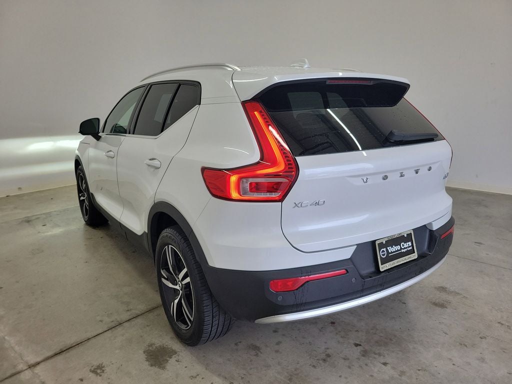 2023 Volvo XC40 B5 Plus Bright Theme