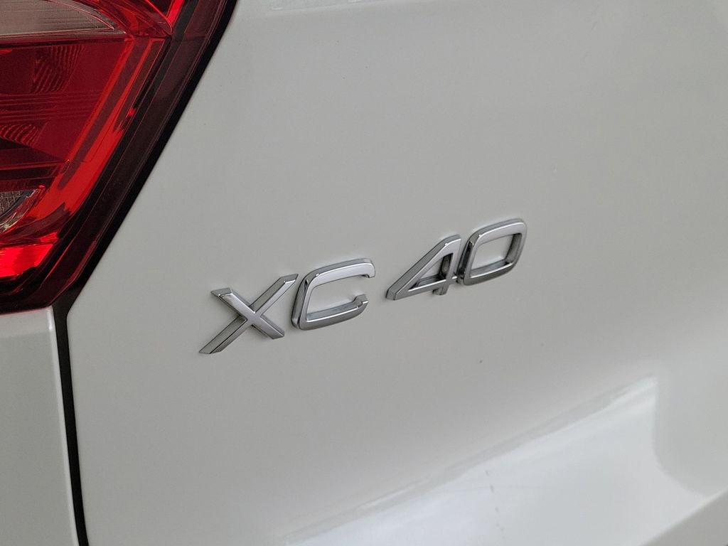2023 Volvo XC40 B5 Plus Bright Theme