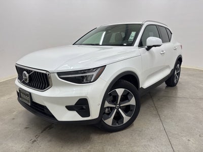 2025 Volvo XC40 B5 Plus Bright Theme