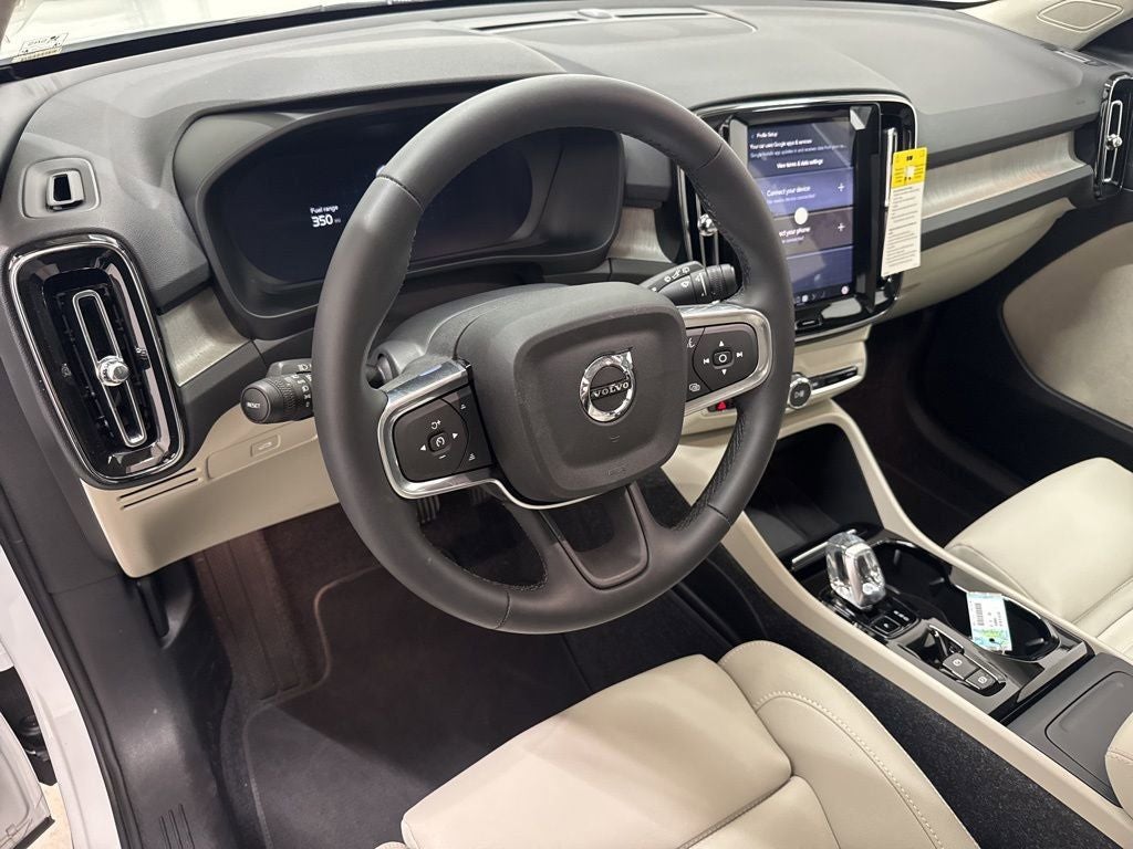 2025 Volvo XC40 B5 Plus Bright Theme