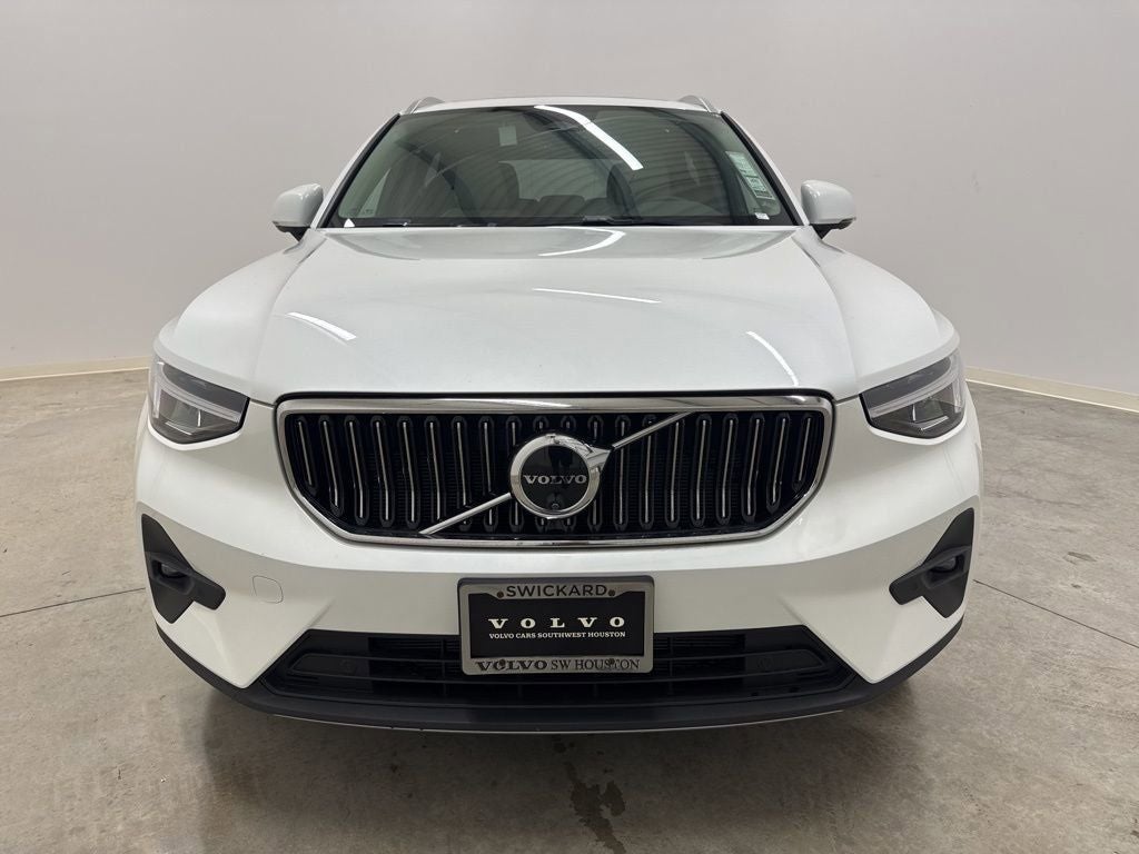 2025 Volvo XC40 B5 Plus Bright Theme