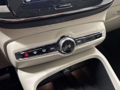 2025 Volvo XC40 B5 Plus Bright Theme