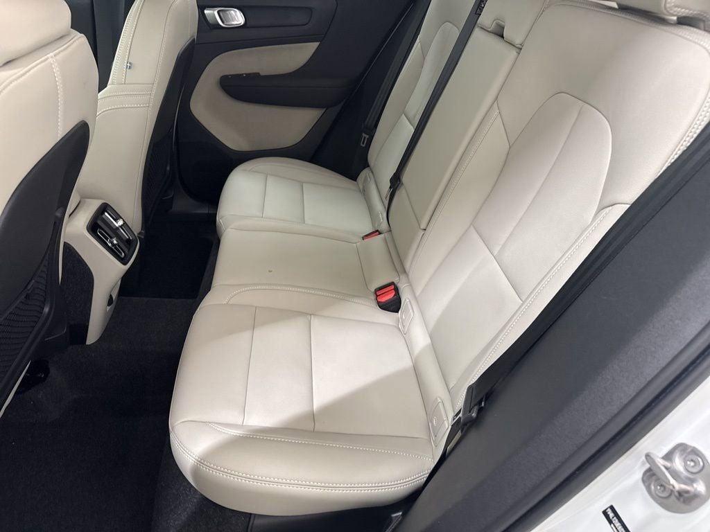 2025 Volvo XC40 B5 Plus Bright Theme