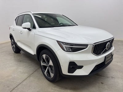 2025 Volvo XC40 B5 Plus Bright Theme