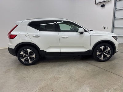 2025 Volvo XC40 B5 Plus Bright Theme