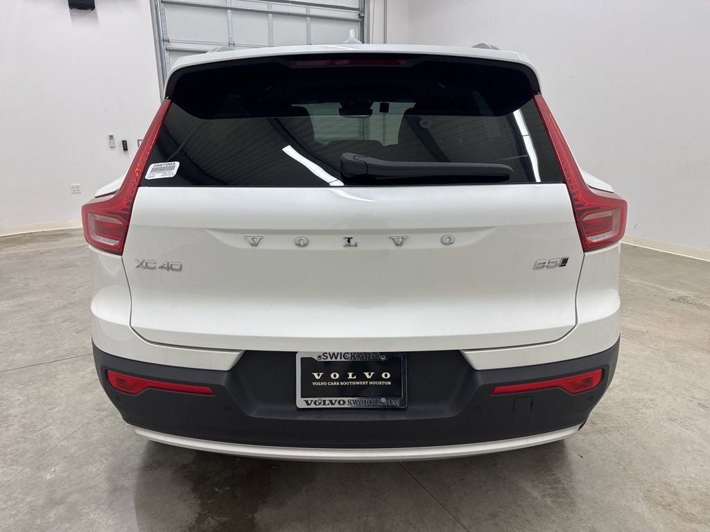 2025 Volvo XC40 B5 Plus Bright Theme