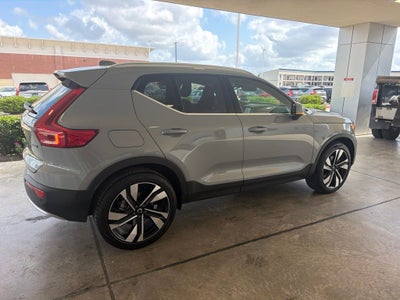 2025 Volvo XC40 B5 Plus Bright Theme