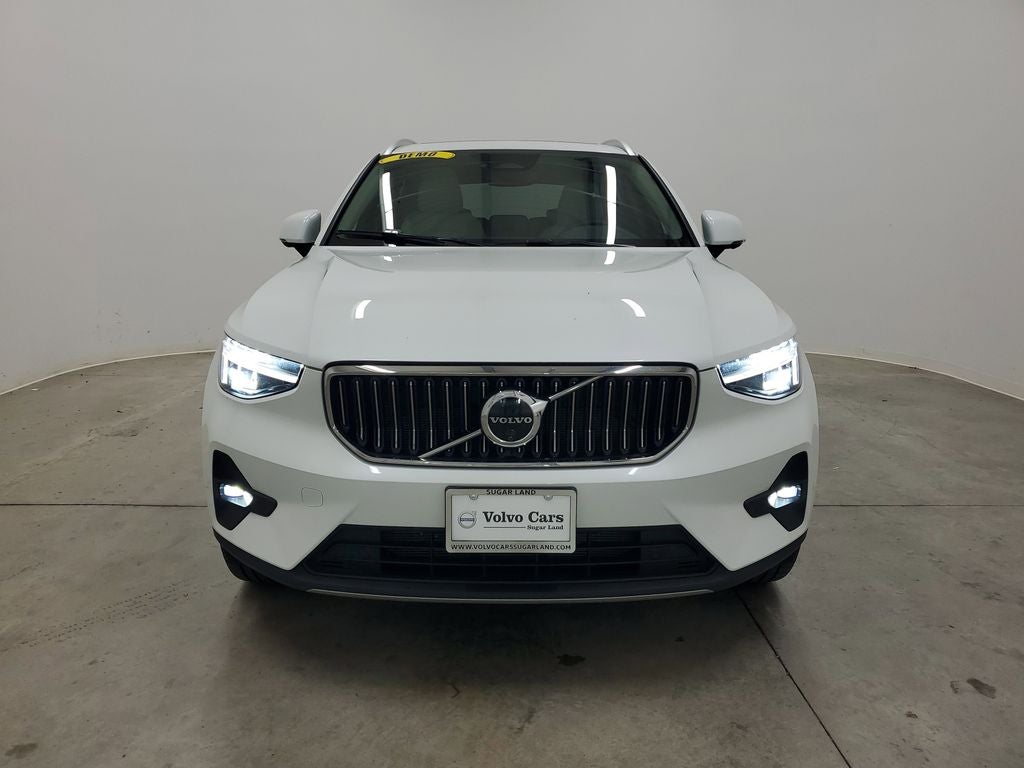 2025 Volvo XC40 B5 Plus Bright Theme