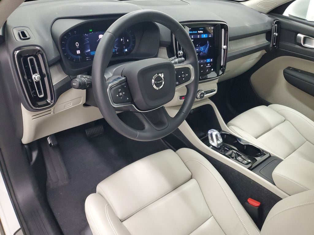 2025 Volvo XC40 B5 Plus Bright Theme