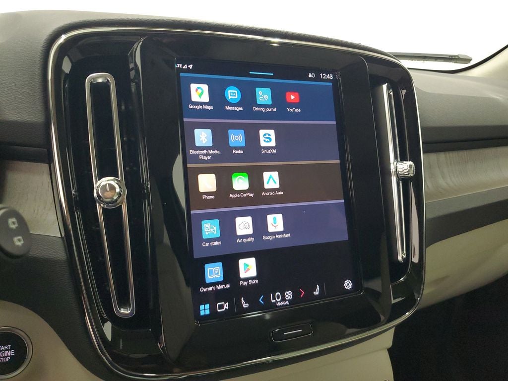 2025 Volvo XC40 B5 Plus Bright Theme