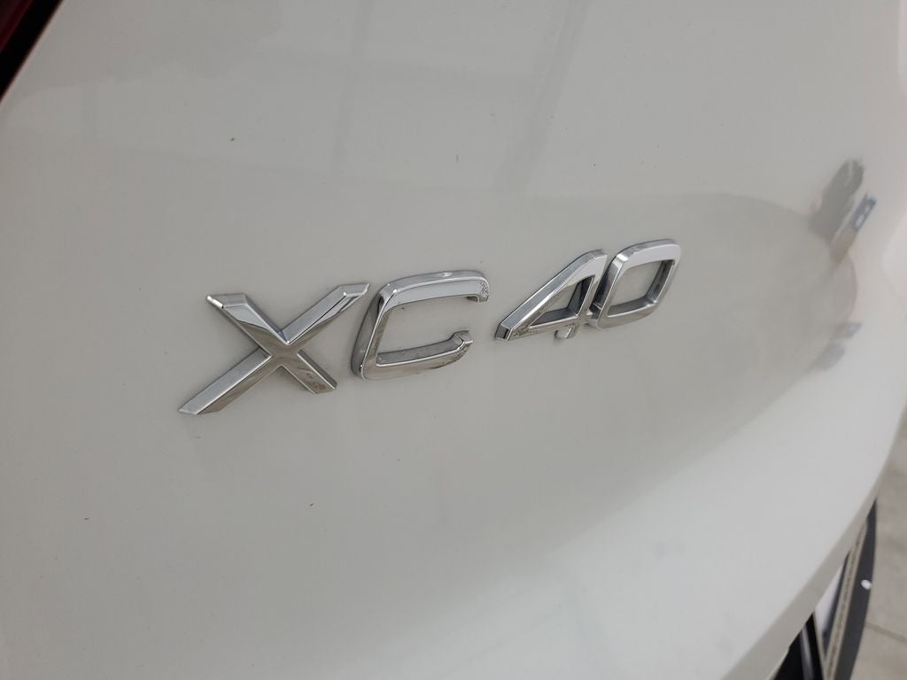 2025 Volvo XC40 B5 Plus Bright Theme