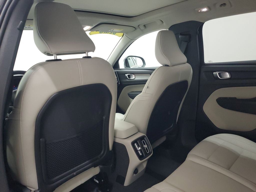 2025 Volvo XC40 B5 Plus Bright Theme