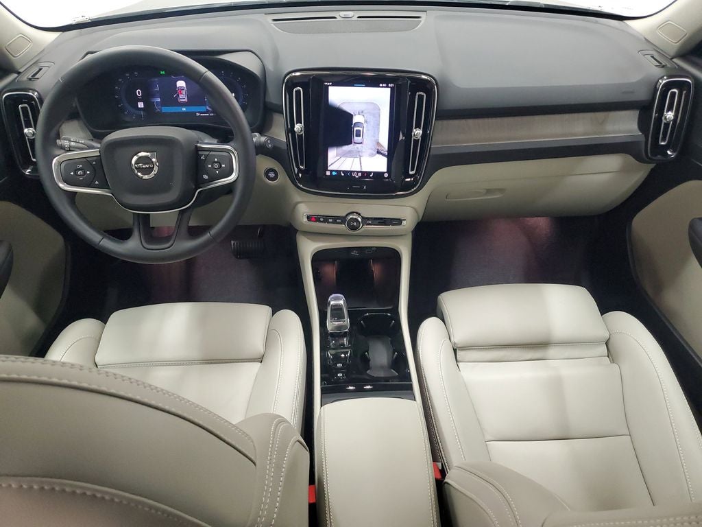 2025 Volvo XC40 B5 Plus Bright Theme