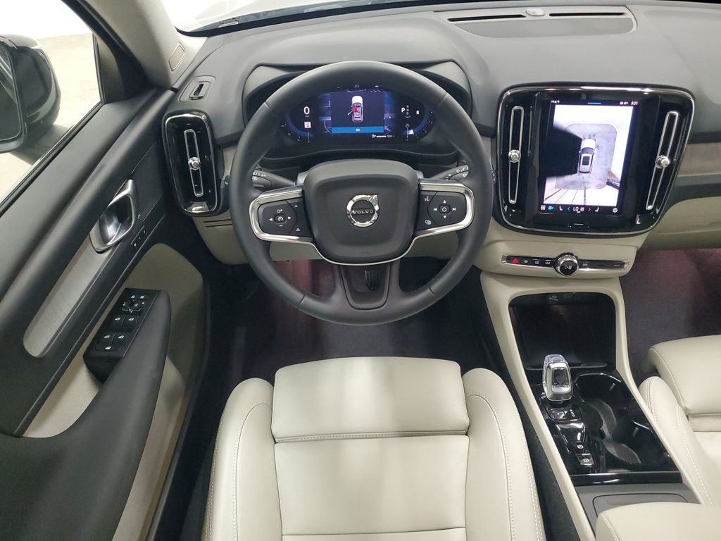 2025 Volvo XC40 B5 Plus Bright Theme
