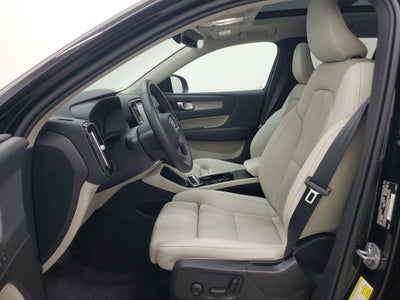 2025 Volvo XC40 B5 Plus Bright Theme