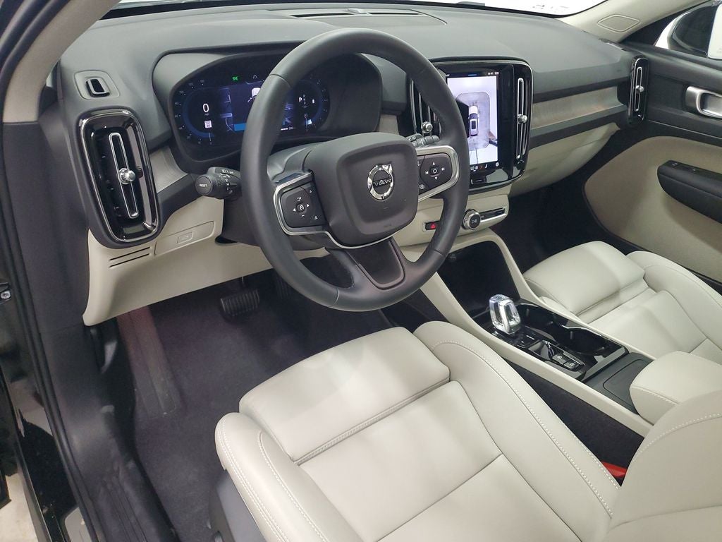 2025 Volvo XC40 B5 Plus Bright Theme
