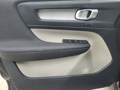 2025 Volvo XC40 B5 Plus Bright Theme