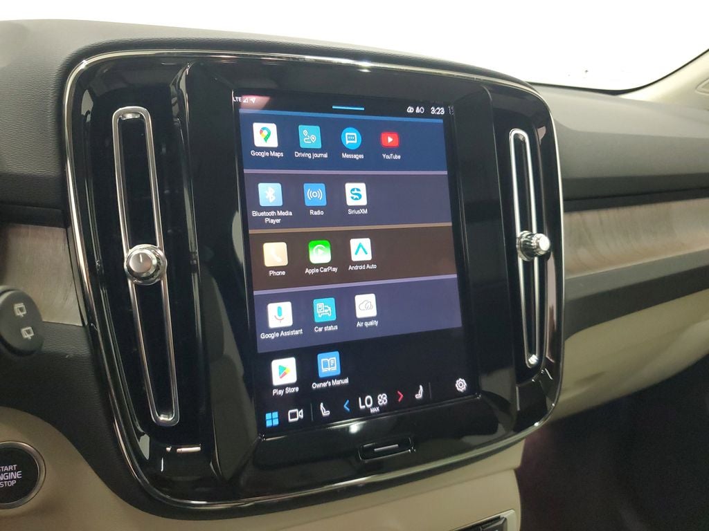 2025 Volvo XC40 B5 Plus Bright Theme