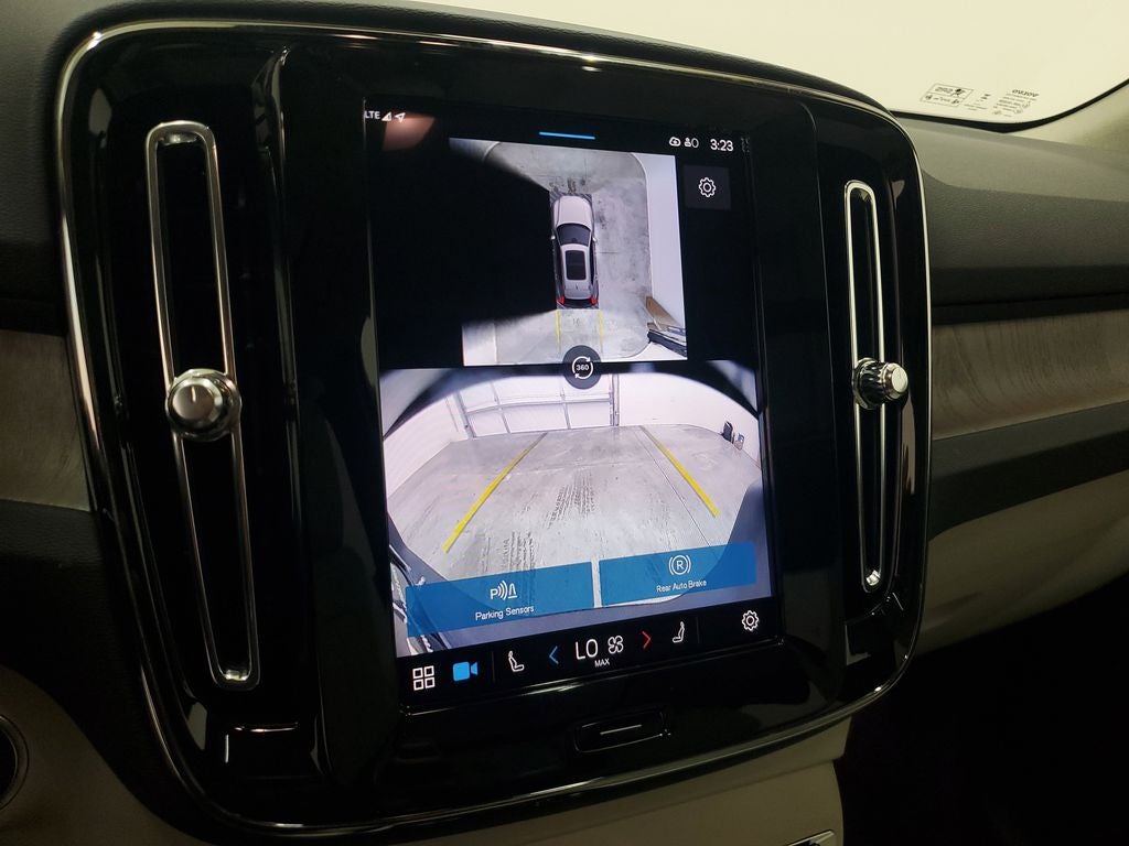 2025 Volvo XC40 B5 Plus Bright Theme