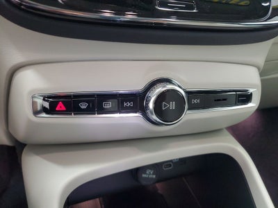 2025 Volvo XC40 B5 Plus Bright Theme