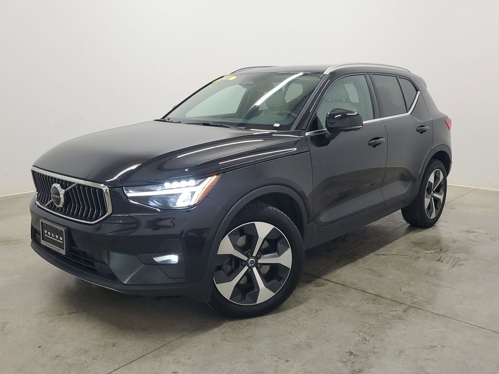2025 Volvo XC40 B5 Plus Bright Theme