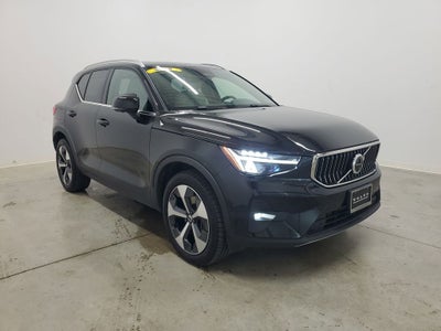 2025 Volvo XC40 B5 Plus Bright Theme