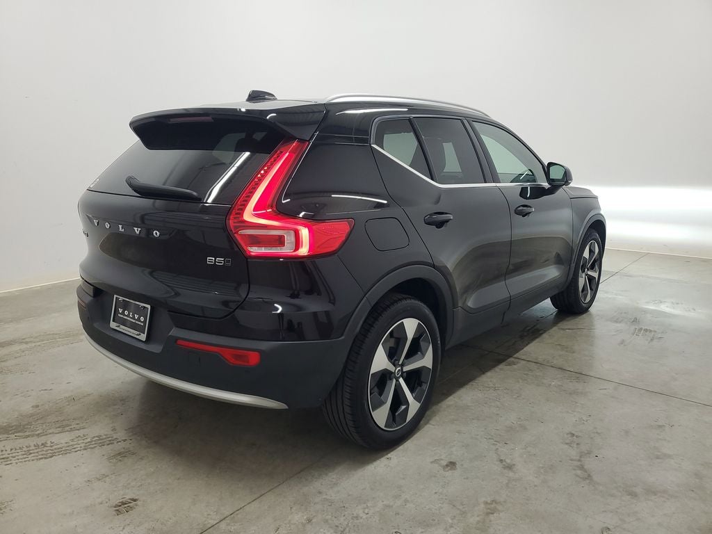 2025 Volvo XC40 B5 Plus Bright Theme
