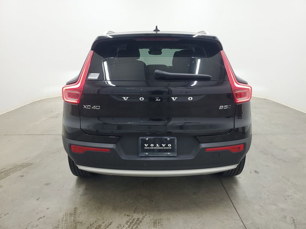 2025 Volvo XC40 B5 Plus Bright Theme