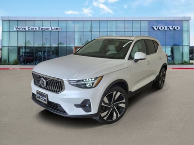 2025 Volvo XC40 B5 Ultra Bright Theme