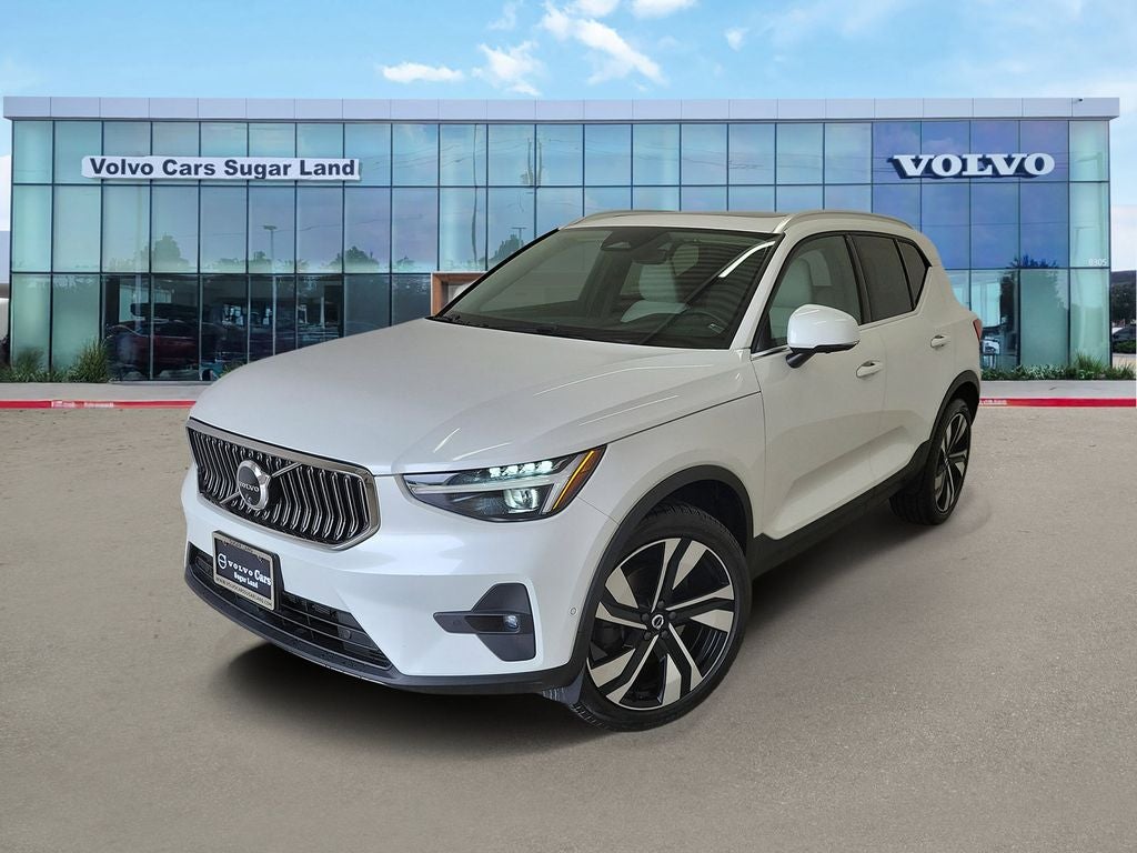2025 Volvo XC40 B5 Ultra Bright Theme
