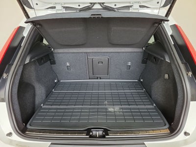 2025 Volvo XC40 B5 Ultra Bright Theme