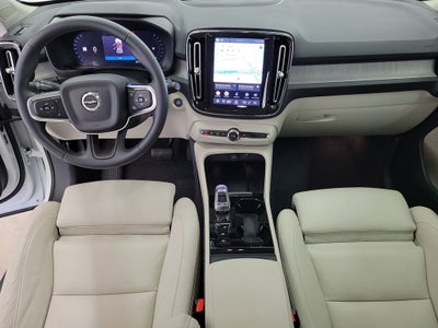 2025 Volvo XC40 B5 Ultra Bright Theme