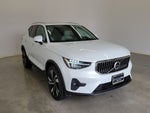 2025 Volvo XC40 B5 Ultra Bright Theme