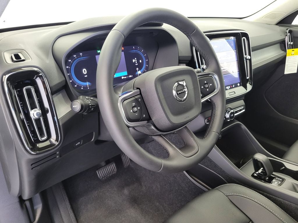 2025 Volvo XC40 B5 Core