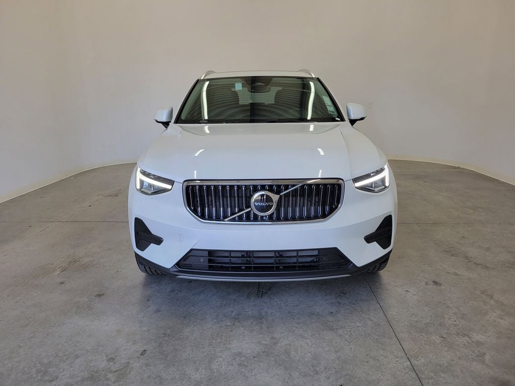 2025 Volvo XC40 B5 Core